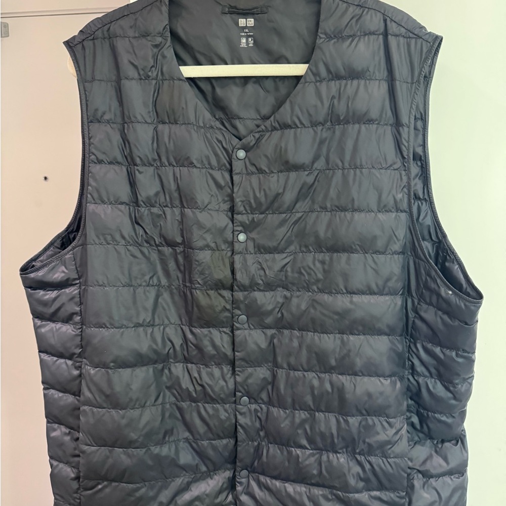 Uniqlo Men's Dark Gray Quilted Vest
